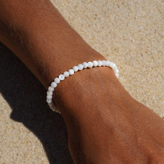 bracelet duna mini belyness bijoux tendance femme artisanaux fait main perle de culture d'eau douce collier éco-responsable perles d’eau douce naturelles boucle d'oreilles perle de nacre bracelet en pierres fines bague en pierres naturelles boucle d'oreilles faits main bracelet durable bague minimaliste
