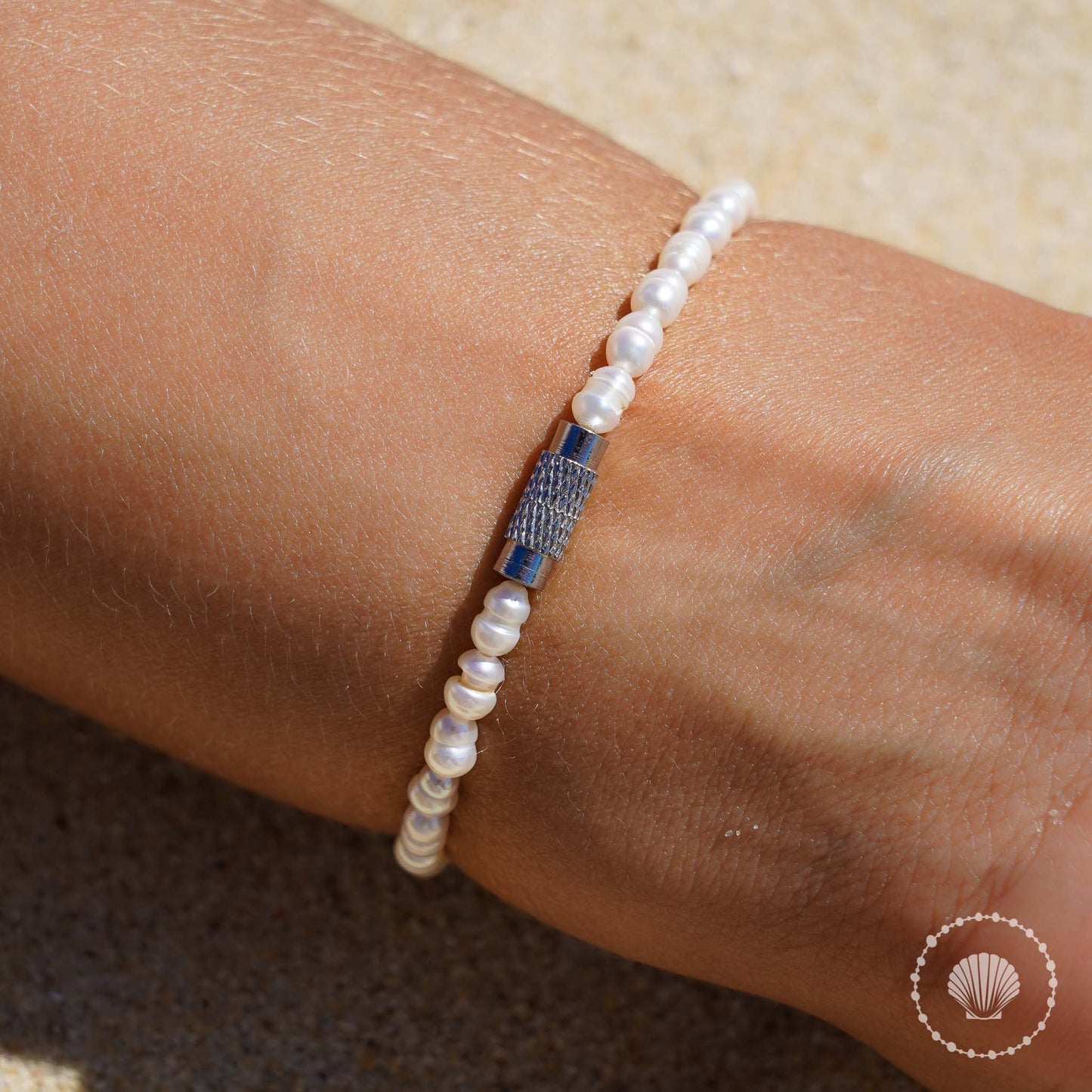 Le bracelet rhizo Belyness Bijoux acier inoxydable tendance femme artisanaux fait main perle d’eau douce collier mode éco-responsable perles de culture douce boucle d'oreilles perle de nacre bracelet en pierres fines bague en pierres naturelles création upcycling recyclés écologique éthique matériaux durable bague minimaliste bohème chic authentique océan mer aventure bijoux surf été skate bellyness belynes bely ness nes belly bellynes beliness bellines belines