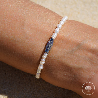 Le bracelet rhizo Belyness Bijoux acier inoxydable tendance femme artisanaux fait main perle d’eau douce collier mode éco-responsable perles de culture douce boucle d'oreilles perle de nacre bracelet en pierres fines bague en pierres naturelles création upcycling recyclés écologique éthique matériaux durable bague minimaliste bohème chic authentique océan mer aventure bijoux surf été skate bellyness belynes bely ness nes belly bellynes beliness bellines belines