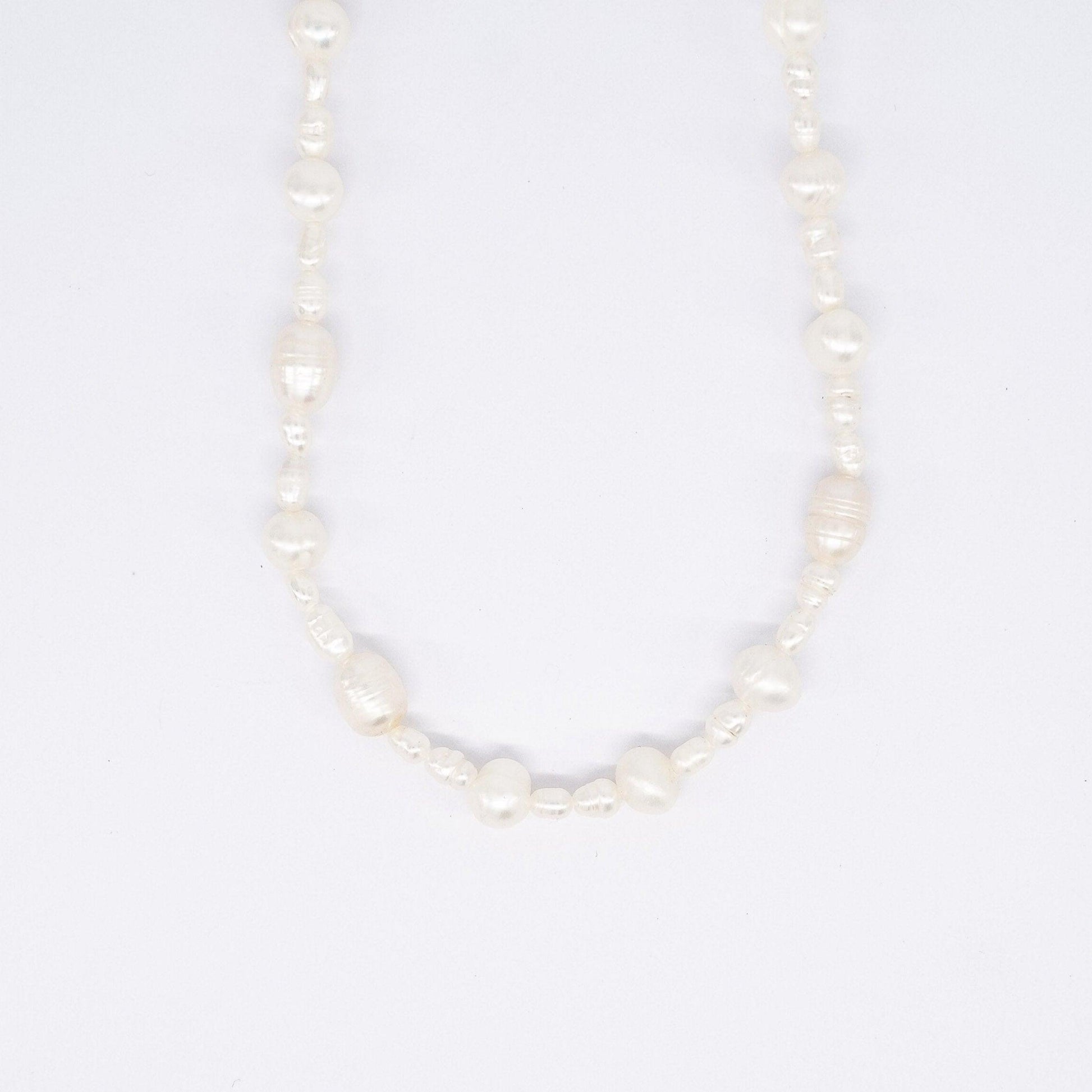 Le collier Diatoma Belyness Bijoux acier inoxydable tendance femme artisanaux fait main perle de culture collier mode éco-responsable perles d’eau douce boucle d'oreilles perle de nacre bracelet en pierres fines bague en pierres naturelles création upcycling recyclés écologique éthique bracelet durable bague minimaliste bohème chic authentique océan mer aventure surf skate