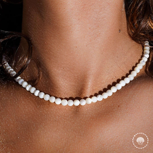 Le collier Duna Belyness Bijoux acier inoxydable tendance femme artisanaux fait main perle d’eau douce collier mode éco-responsable perles de culture douce boucle d'oreilles perle de nacre bracelet en pierres fines bague en pierres naturelles création upcycling recyclés écologique éthique matériaux durable bague minimaliste bohème chic authentique océan mer aventure bijoux surf été skate bellyness belynes bely ness ness bely bellynes beliness bellines belines
