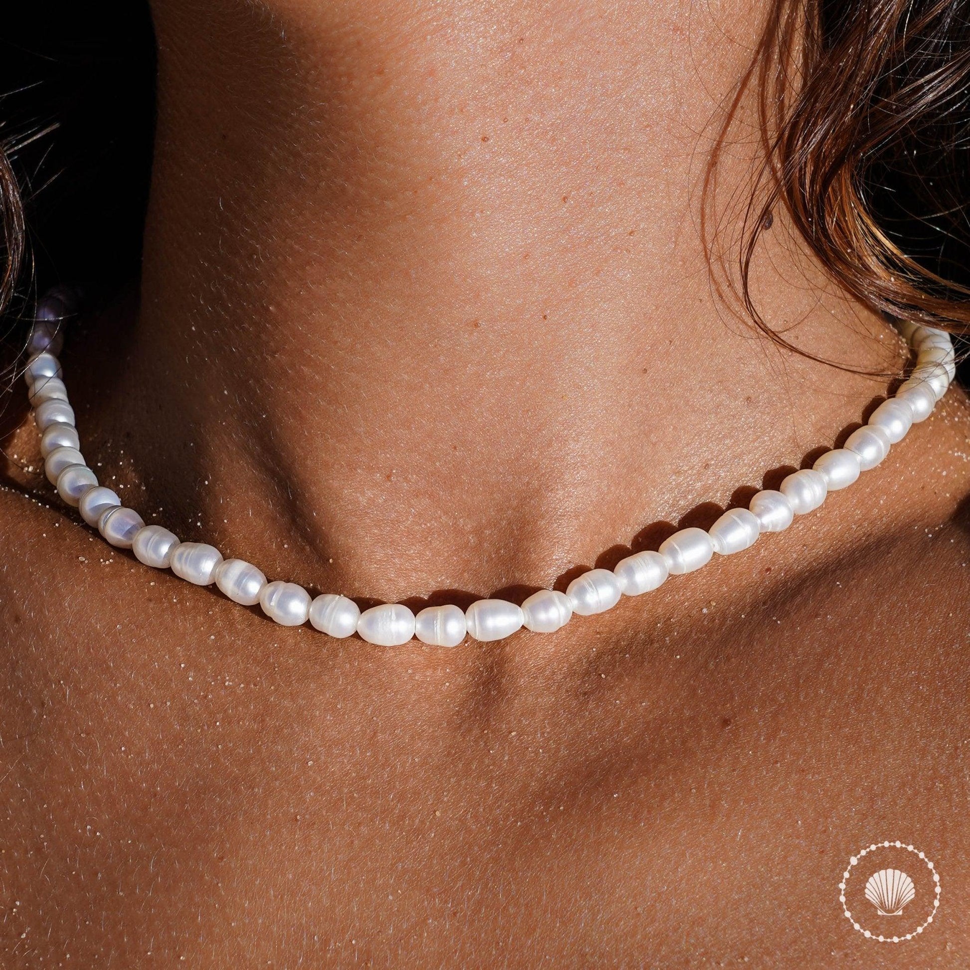 Le collier Rhizo belyness bijoux tendance femme artisanaux fait main perle de culture collier éco-responsable acier inoxydable perles d’eau douce naturelles boucle d'oreilles perle de nacre bracelet en pierres fines bague en pierres naturelles bagues faits main bracelet durable éthique inspiré de l’océan mode minimaliste