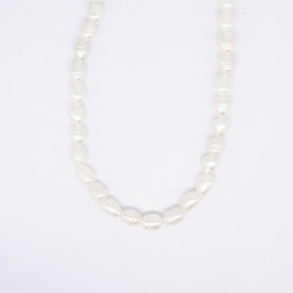 Le collier Rhizo belyness bijoux tendance femme artisanaux fait main perle de culture collier éco-responsable acier inoxydable perles d’eau douce naturelles boucle d'oreilles perle de nacre bracelet en pierres fines bague en pierres naturelles bagues faits main bracelet durable éthique inspiré de l’océan mode minimaliste